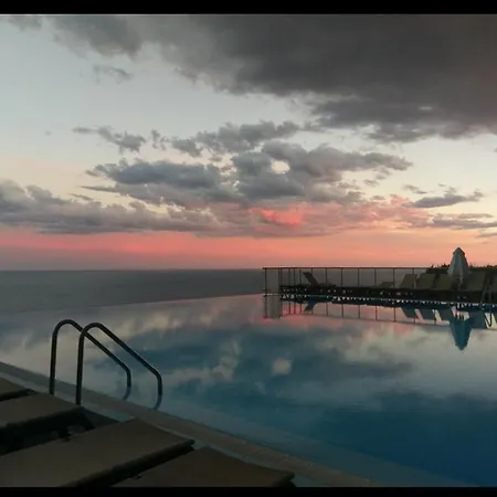 Apartmán Terrasse Vue Mer, Piscine, Parking *